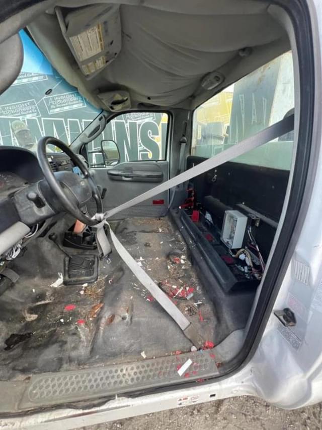 Image of Ford F-550 equipment image 4