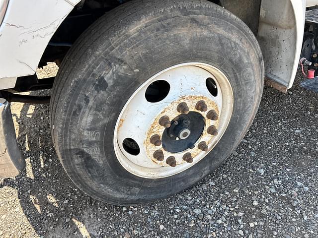 Image of Ford F-650 equipment image 4