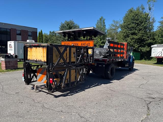 Image of Ford F-650 equipment image 4