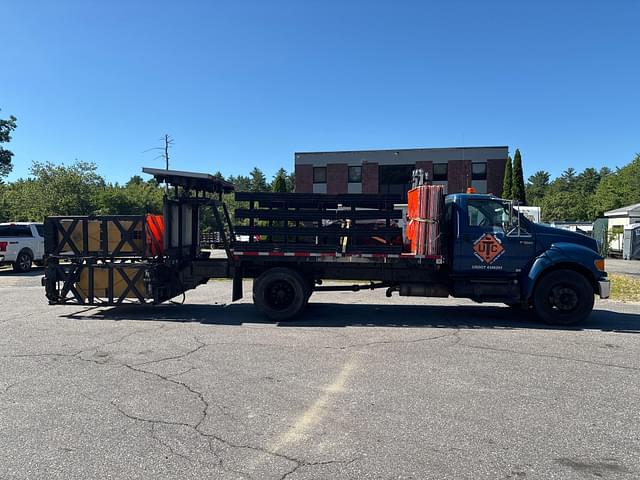 Image of Ford F-650 equipment image 3
