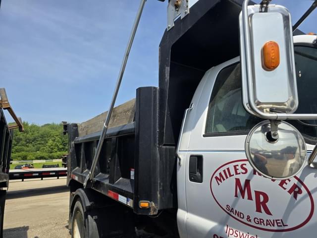 Image of Ford F-650 equipment image 4