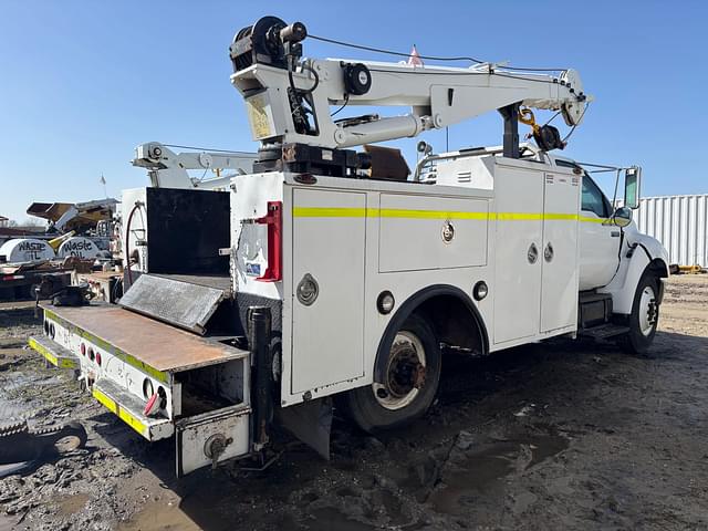 Image of Ford F-650 equipment image 3