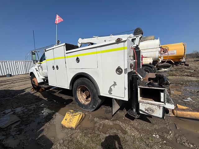 Image of Ford F-650 equipment image 4