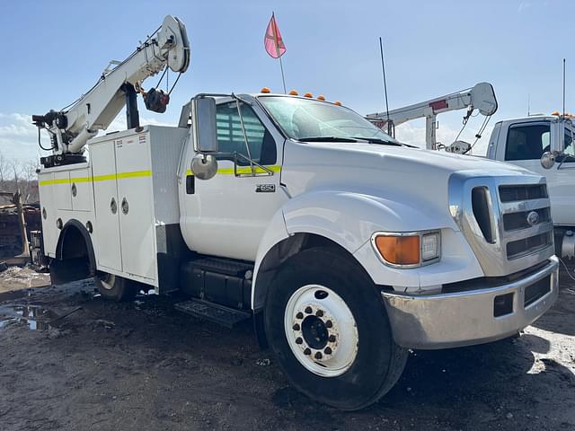 Image of Ford F-650 equipment image 2