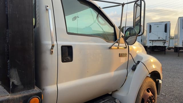 Image of Ford F-650 equipment image 4