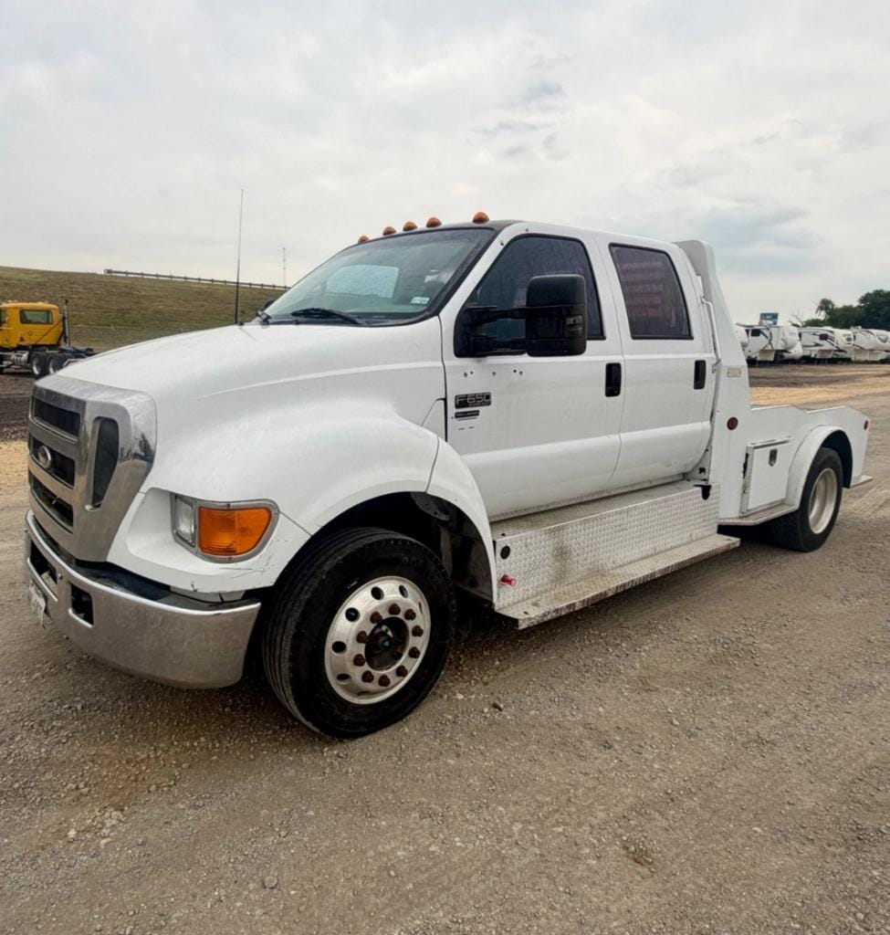 2005 Ford F-650 Equipment Image0