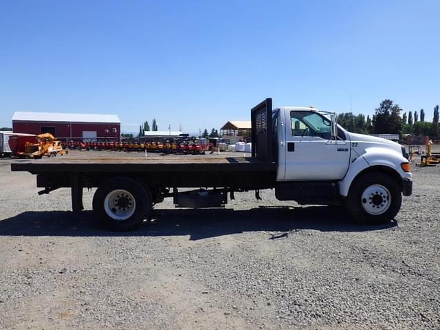 Image of Ford F-750 equipment image 2