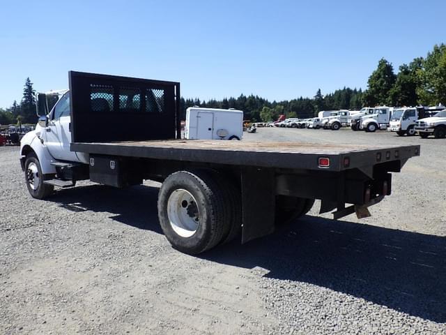 Image of Ford F-750 equipment image 4