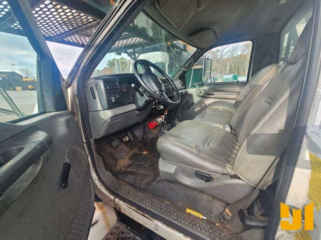 Image of Ford F-750 equipment image 3