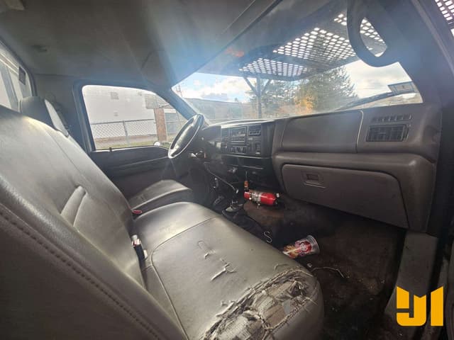 Image of Ford F-750 equipment image 4