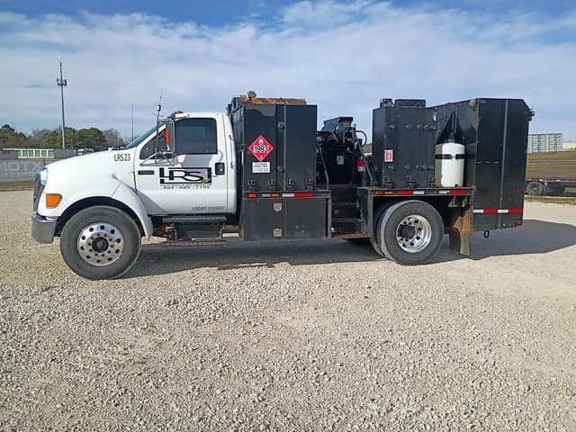 Image of Ford F-750 equipment image 2