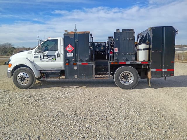 Image of Ford F-750 equipment image 3