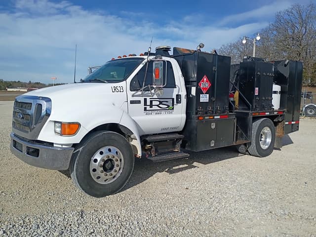 Image of Ford F-750 equipment image 1