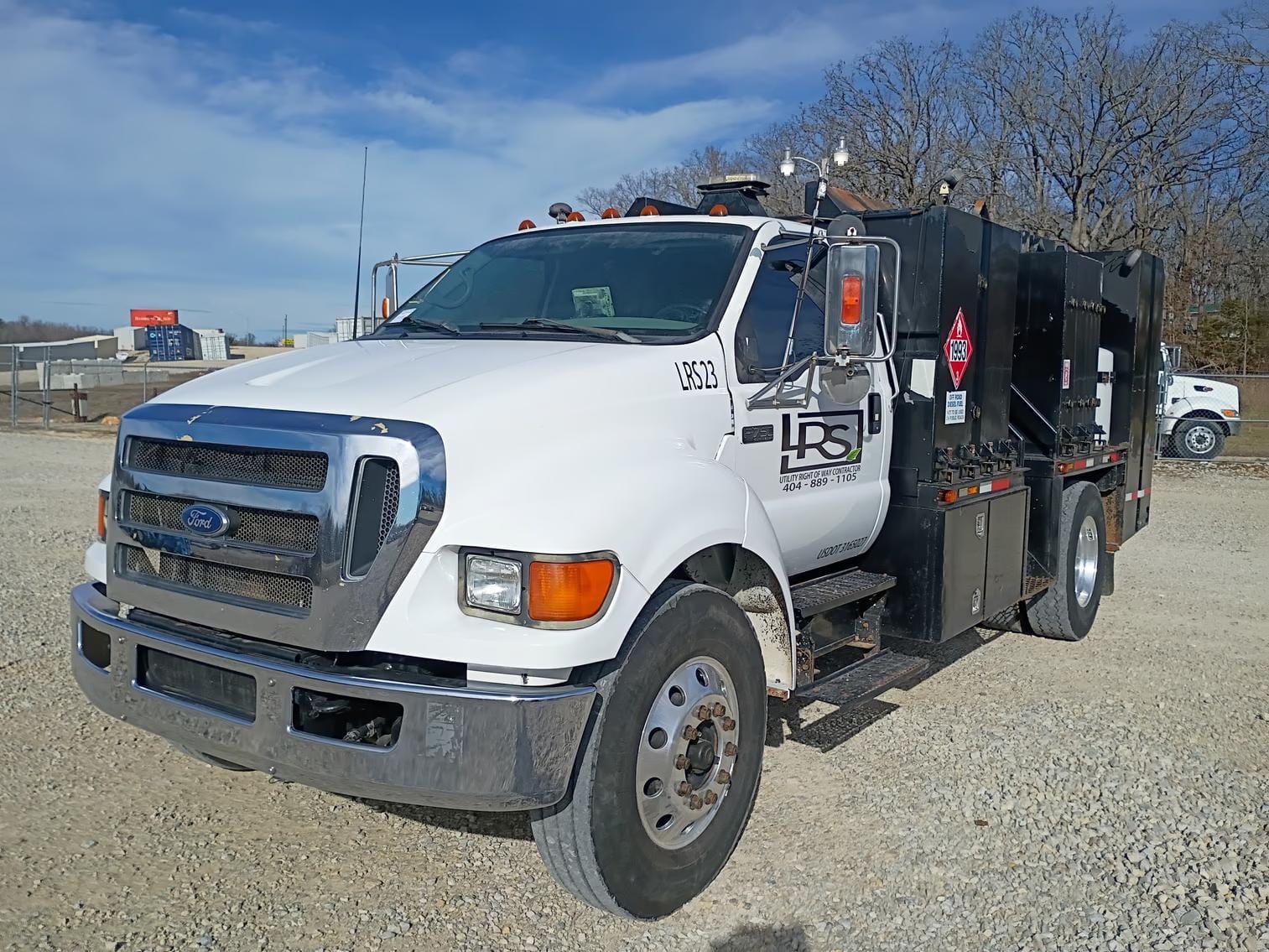 2005 Ford F-750 Equipment Image0