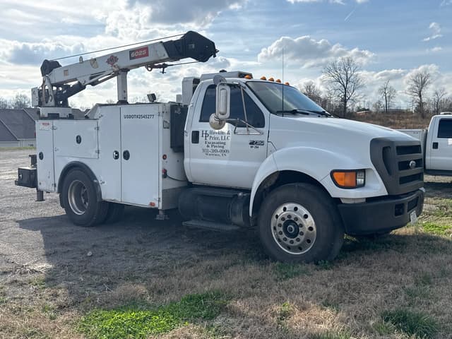Image of Ford F-750 equipment image 1