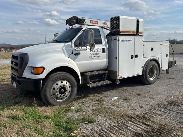 Image of Ford F-750 equipment image 2