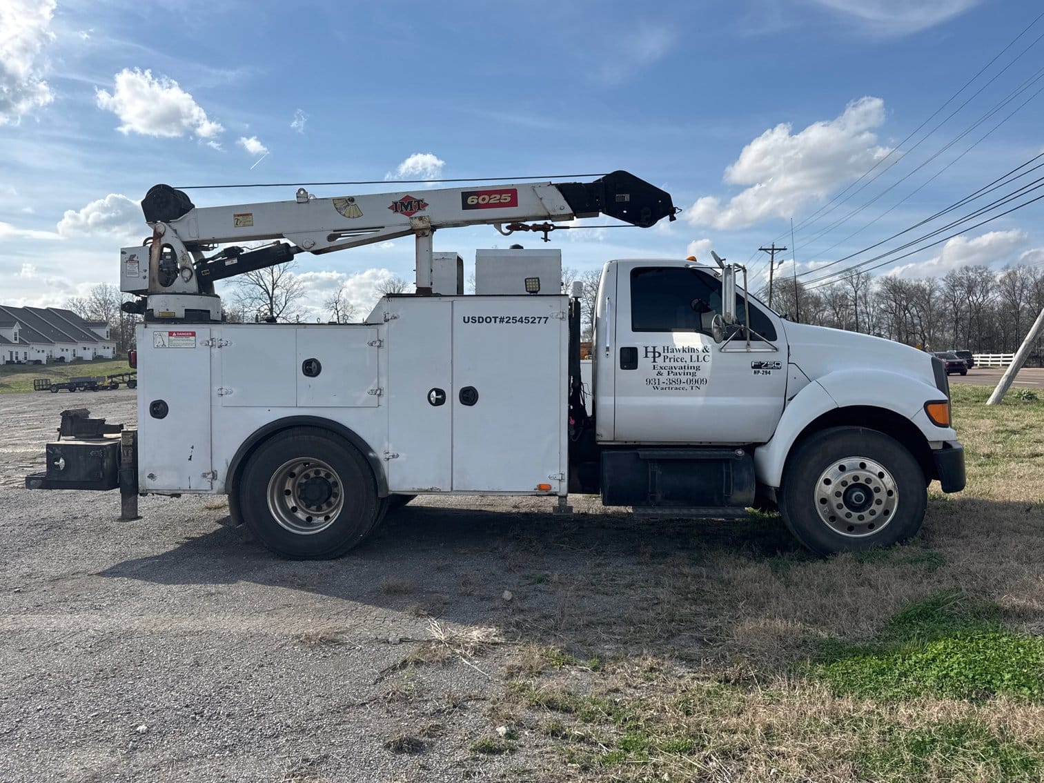2005 Ford F-750 Equipment Image0