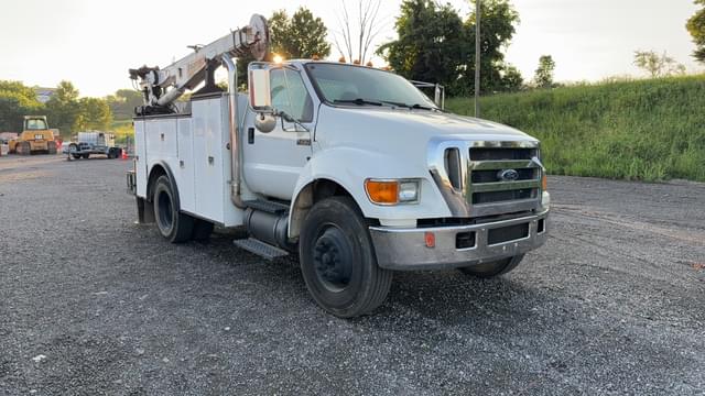 Image of Ford F-750 equipment image 2