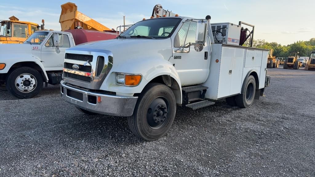 Image of Ford F-750 Primary image