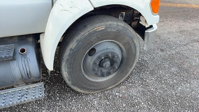 Image of Ford F-750 equipment image 3
