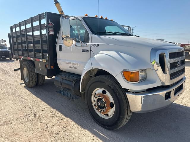 Image of Ford F-750 equipment image 2