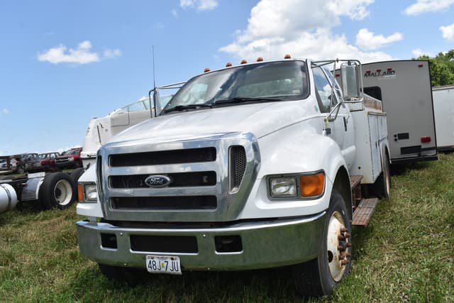 Image of Ford F-750 equipment image 1
