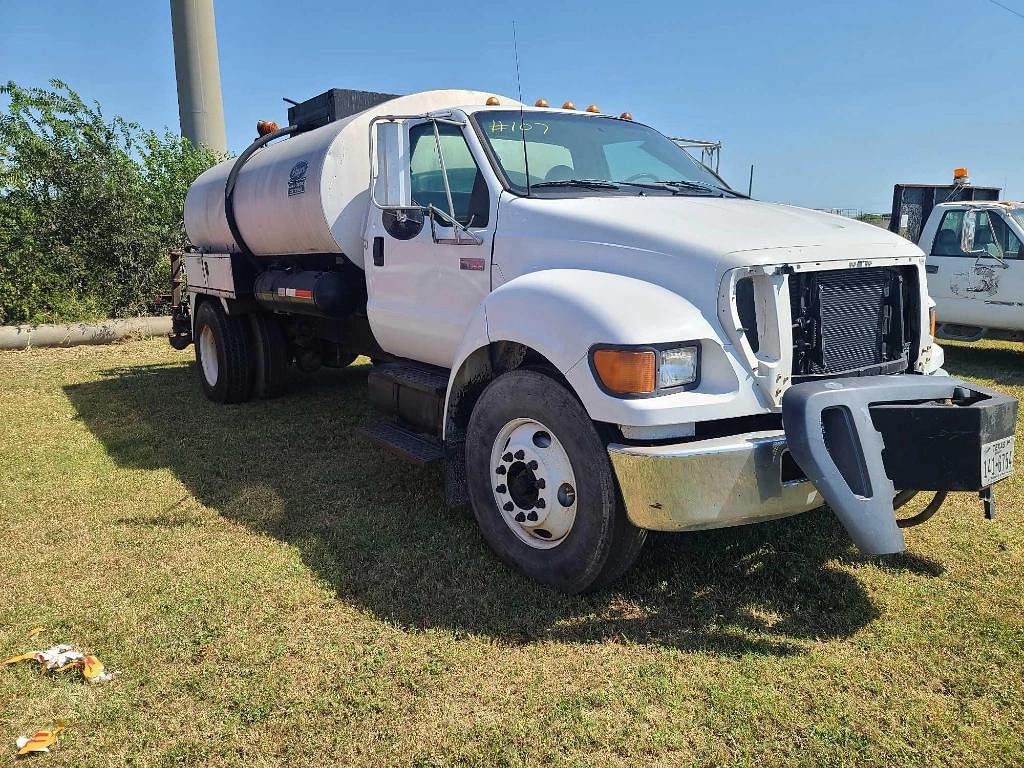 Image of Ford F-750 Primary image