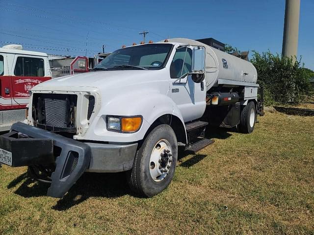 Image of Ford F-750 equipment image 2