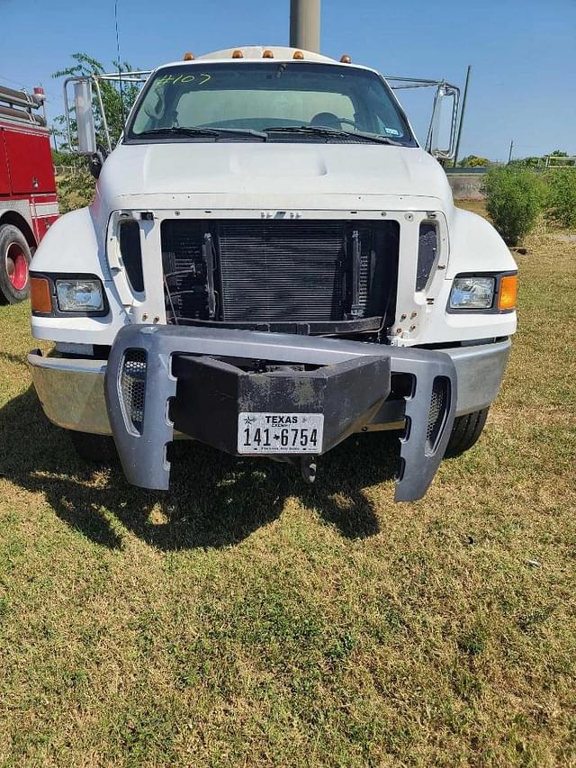 Image of Ford F-750 equipment image 1