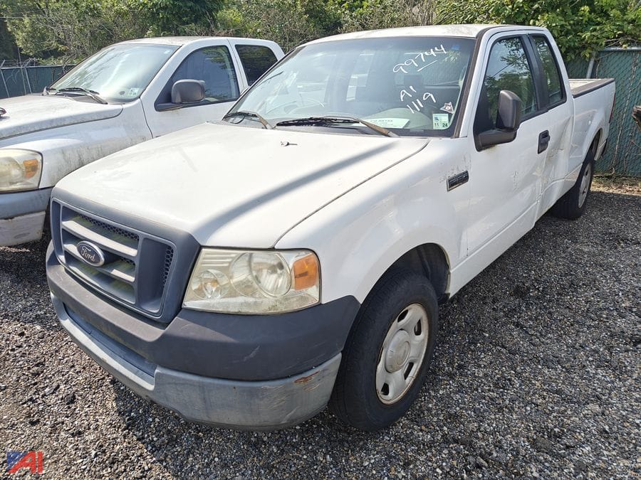 2005 Ford F-150 Equipment Image0