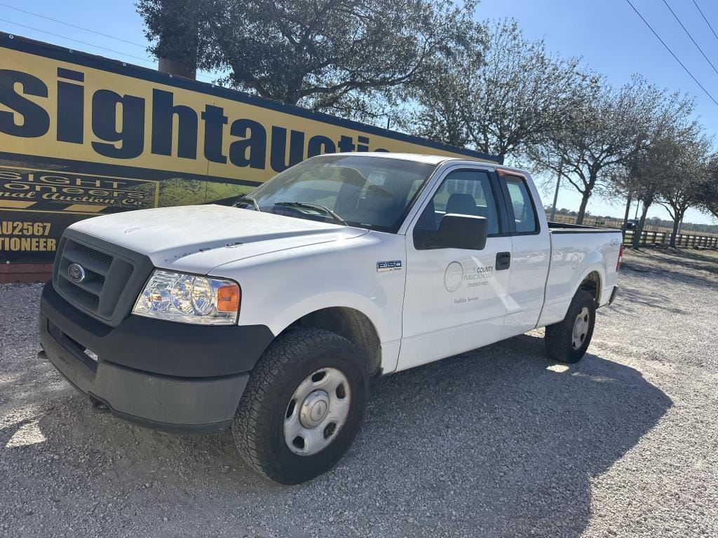 2005 Ford F-150 Equipment Image0