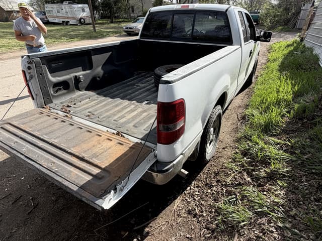 Image of Ford F-150 equipment image 4