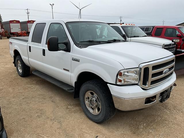 Image of Ford F-250 equipment image 2