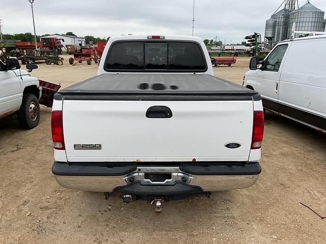 Image of Ford F-250 equipment image 4
