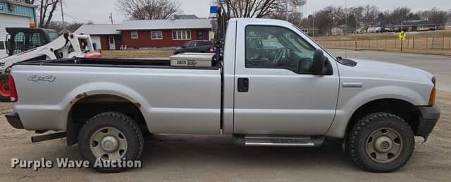 Image of Ford F-250 equipment image 3