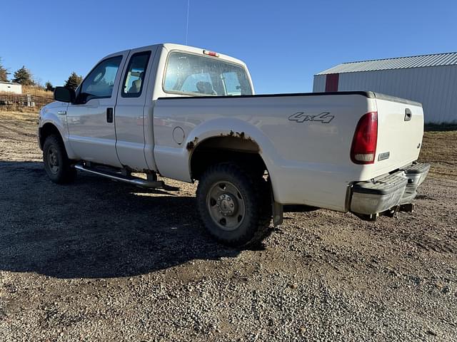 Image of Ford F-250 equipment image 2