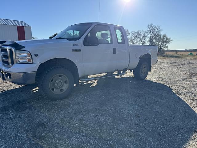 Image of Ford F-250 equipment image 1