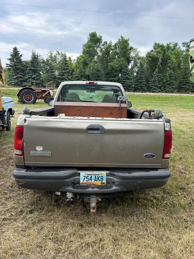 Image of Ford F-250 equipment image 2