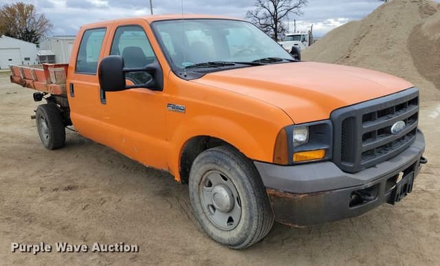 Image of Ford F-250 equipment image 2