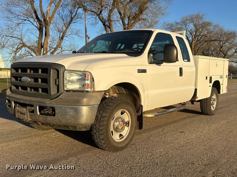 2005 Ford F-250 Equipment Image0