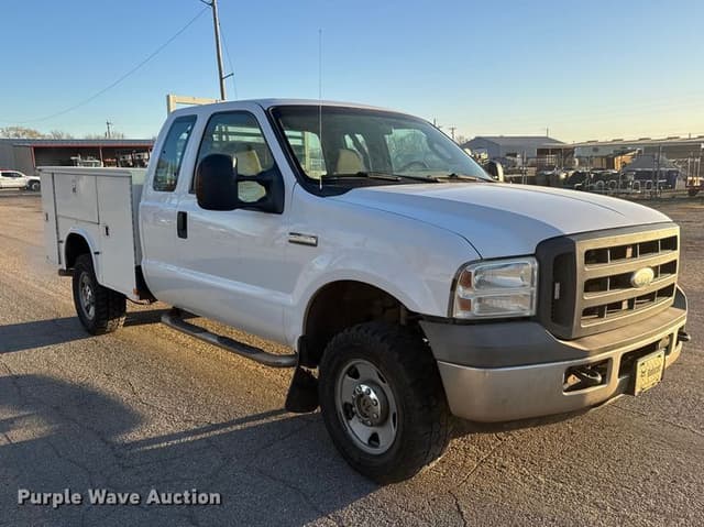 Image of Ford F-250 equipment image 2