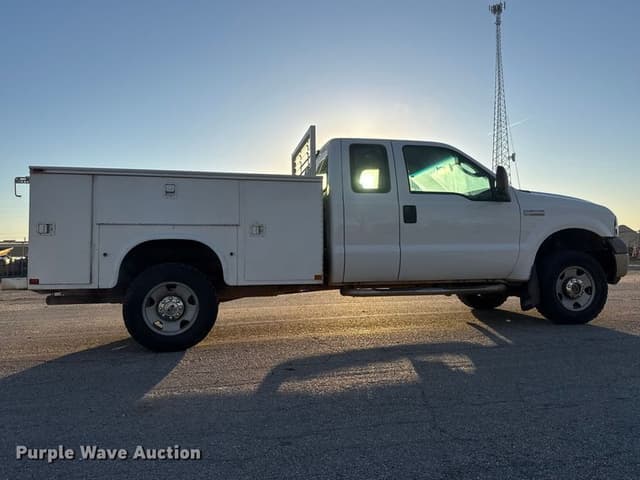 Image of Ford F-250 equipment image 3