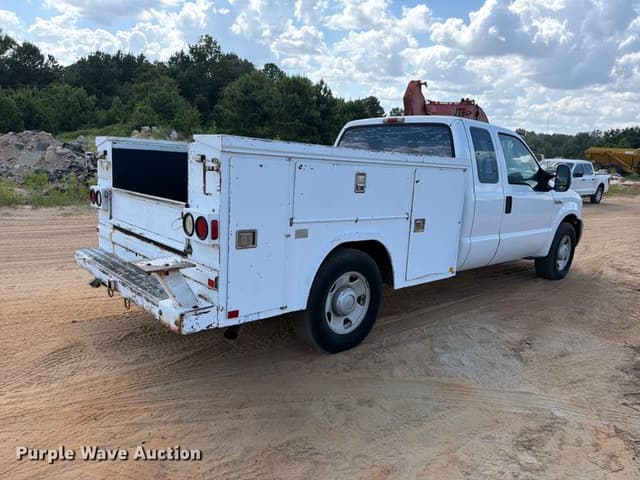 Image of Ford F-250 equipment image 4