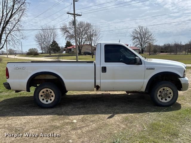 Image of Ford F-250 equipment image 3