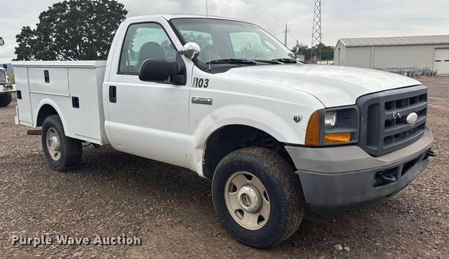 Image of Ford F-250 equipment image 2