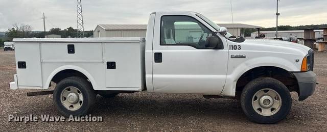 Image of Ford F-250 equipment image 3