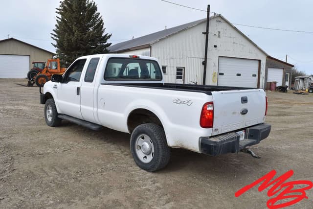 Image of Ford F-250 equipment image 3