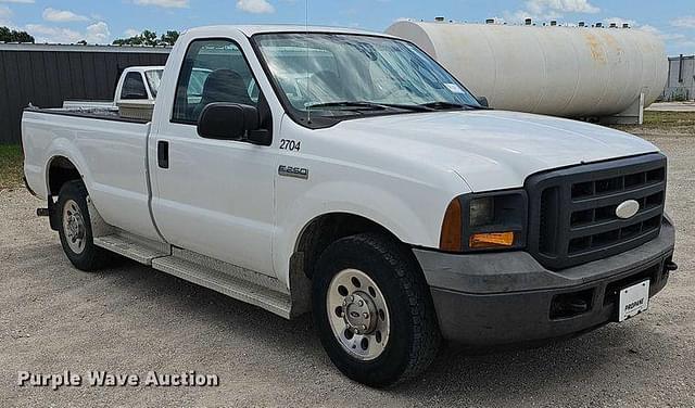 Image of Ford F-250 equipment image 2