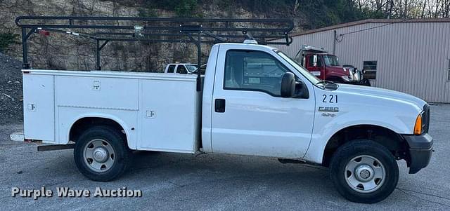 Image of Ford F-250 equipment image 3