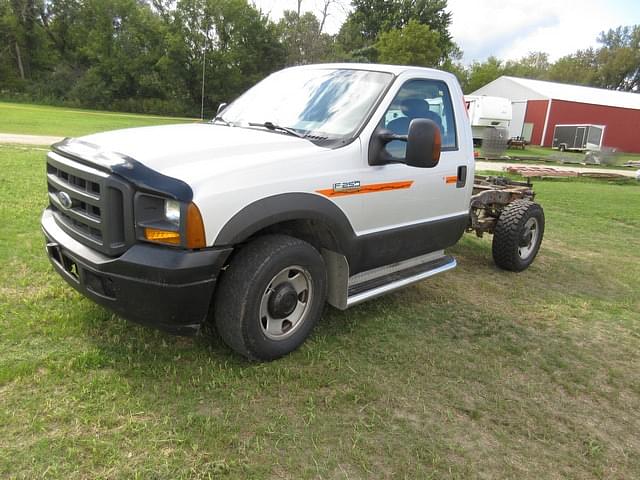 Image of Ford F-250 equipment image 1